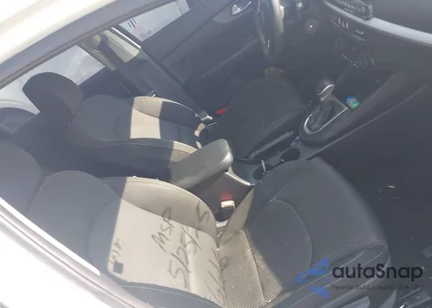 2019 Kia Forte Lxs z USA, uszkodzony, nr VIN 3KPF24AD5KE136616